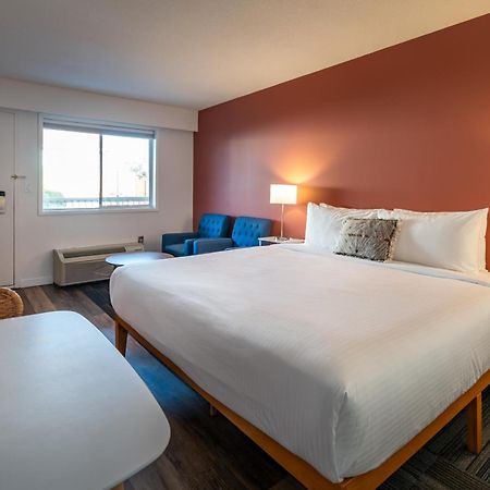 Okanagan Lakefront Resort Пентиктън Екстериор снимка