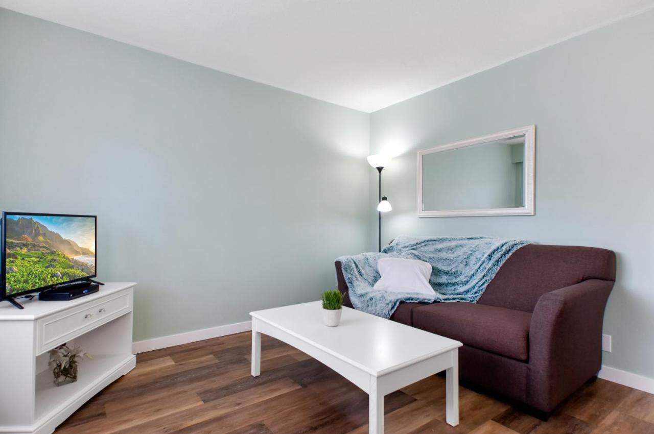 Okanagan Lakefront Resort Пентиктън Екстериор снимка