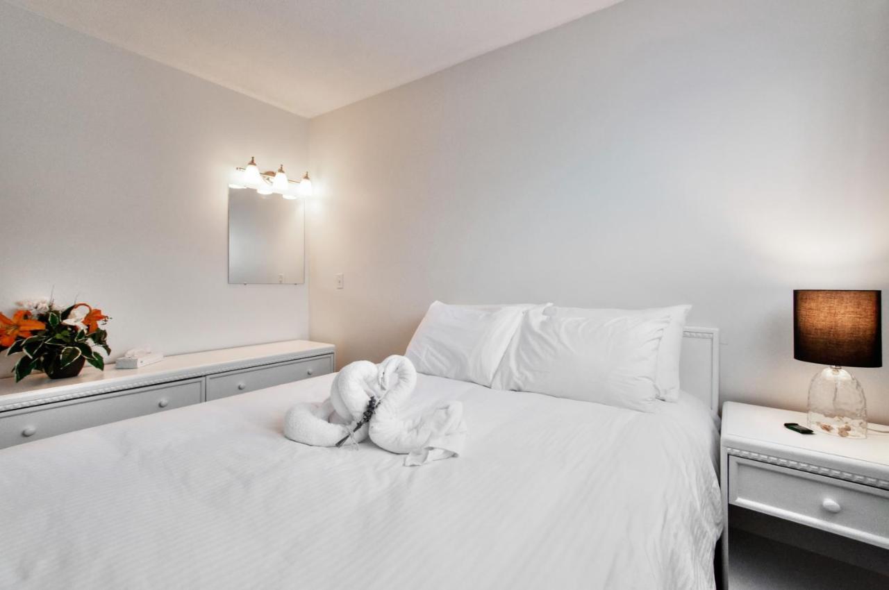 Okanagan Lakefront Resort Пентиктън Екстериор снимка