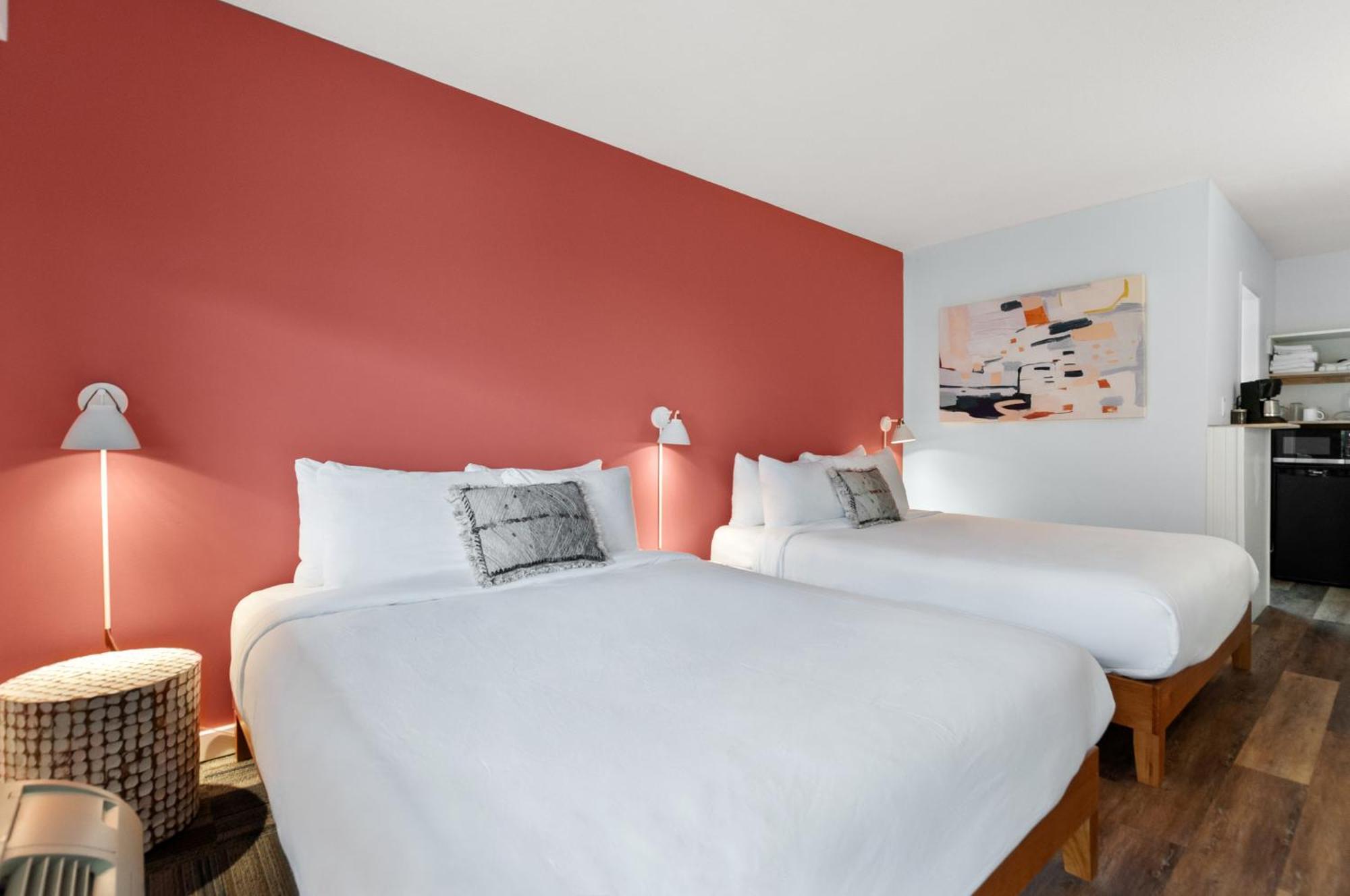 Okanagan Lakefront Resort Пентиктън Екстериор снимка