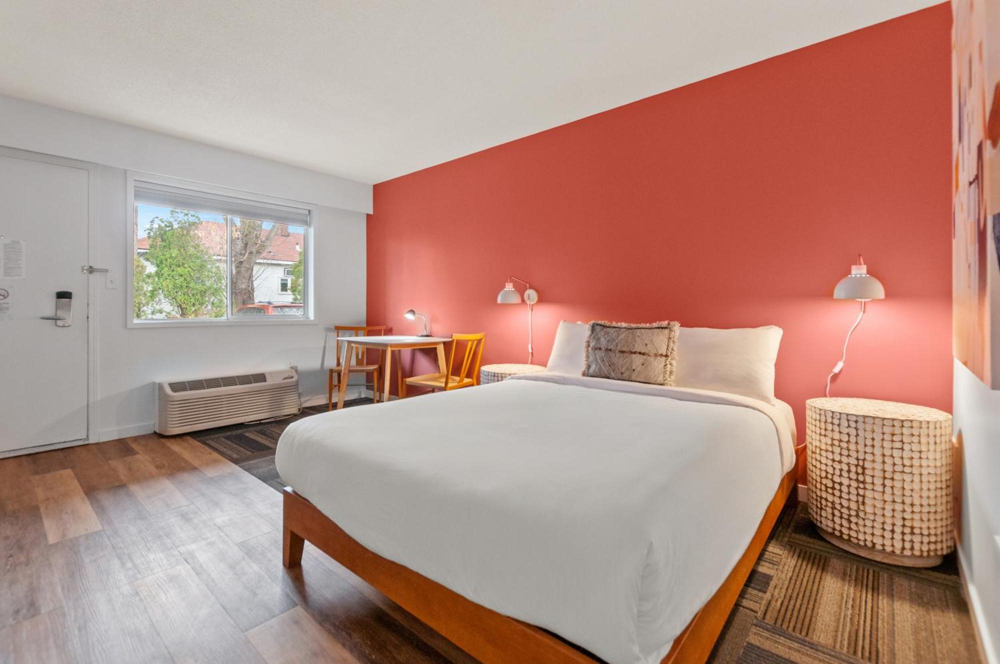 Okanagan Lakefront Resort Пентиктън Екстериор снимка