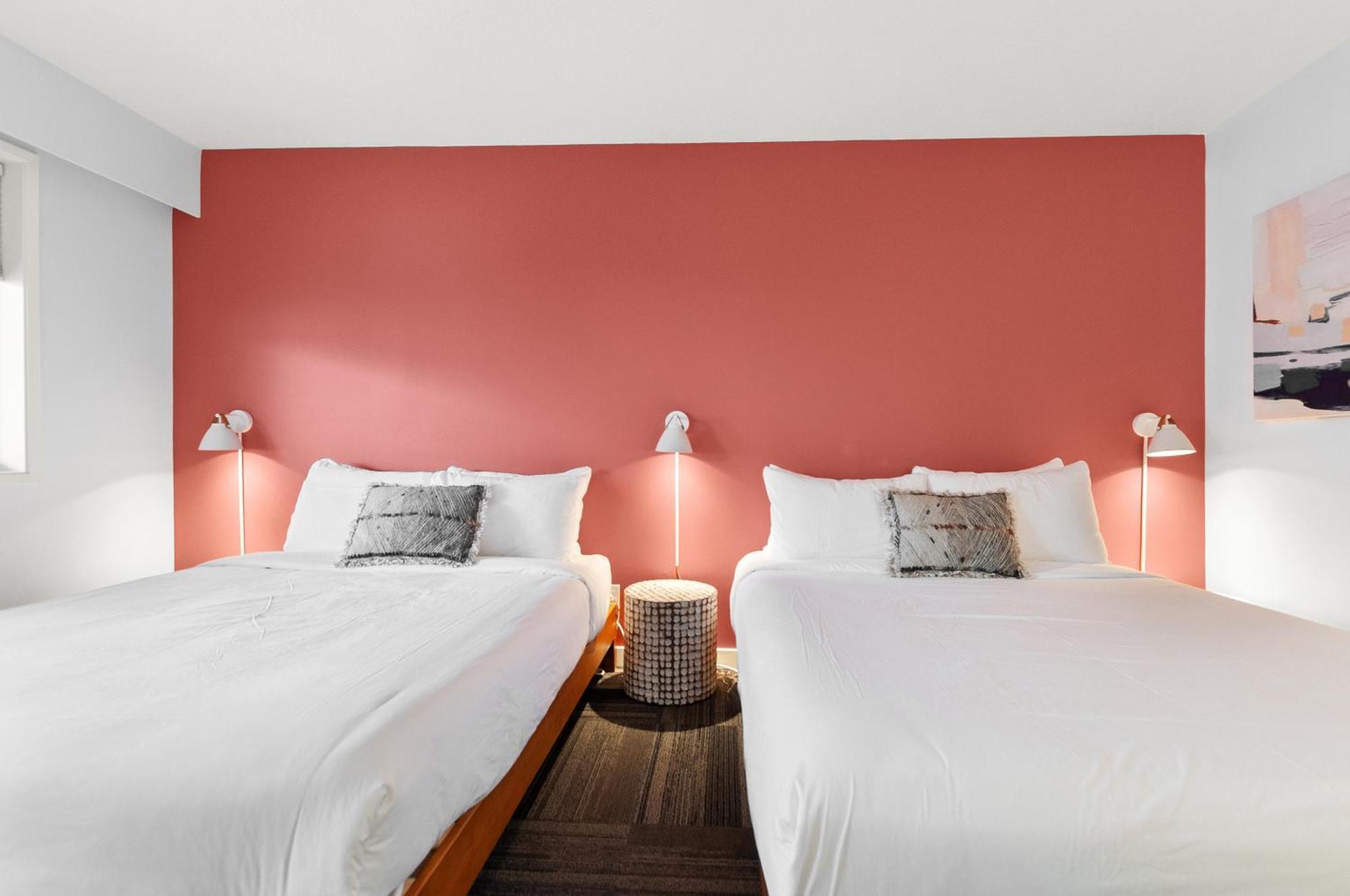 Okanagan Lakefront Resort Пентиктън Екстериор снимка