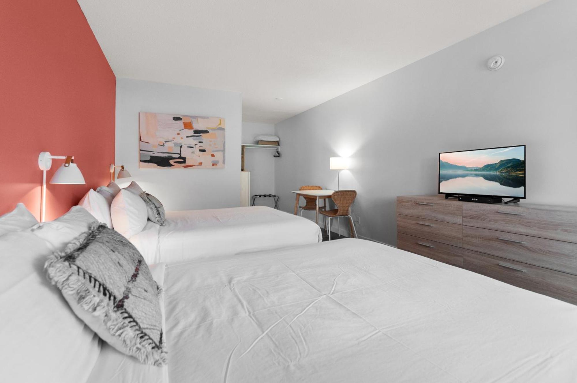Okanagan Lakefront Resort Пентиктън Екстериор снимка
