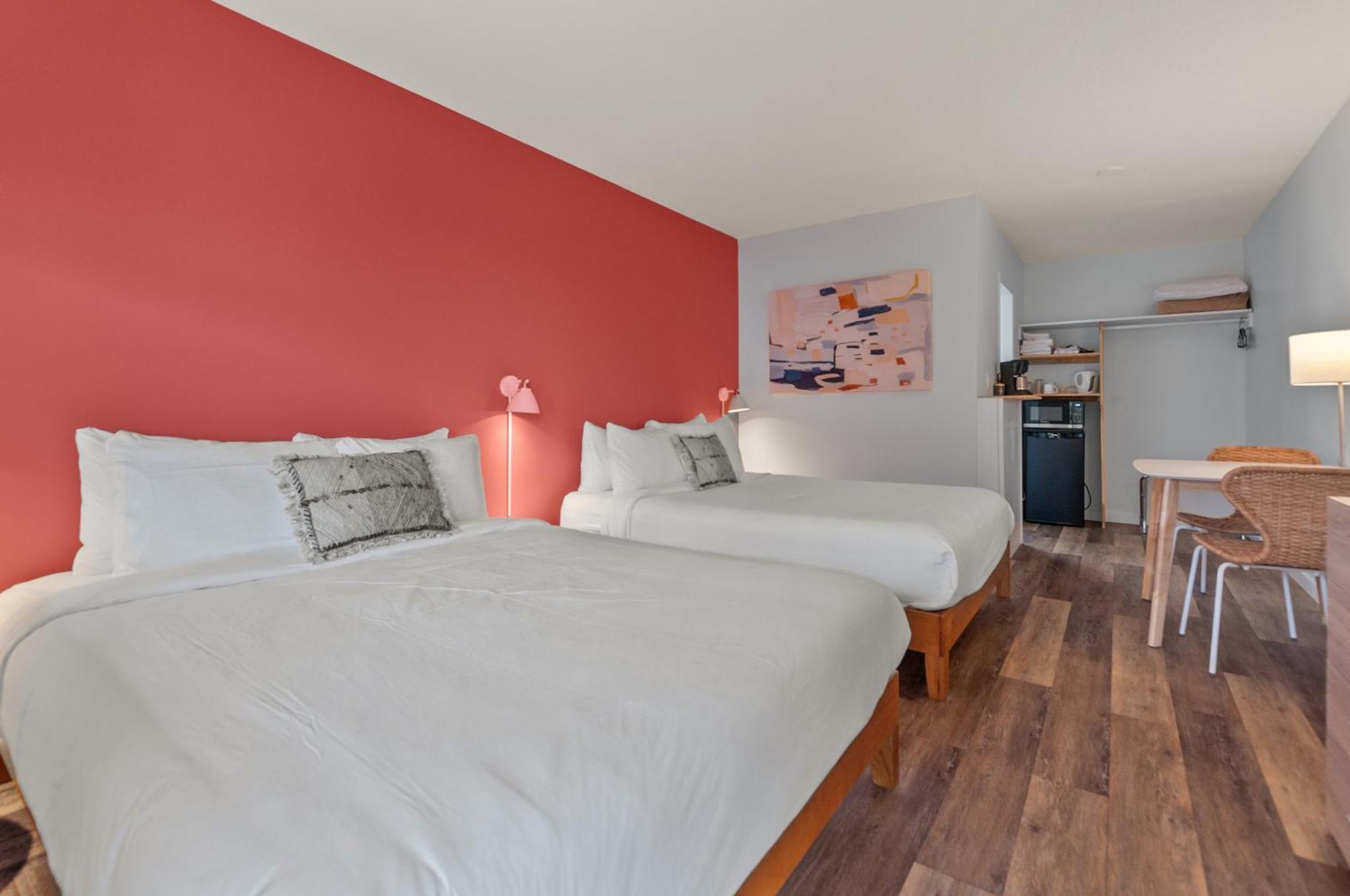 Okanagan Lakefront Resort Пентиктън Екстериор снимка