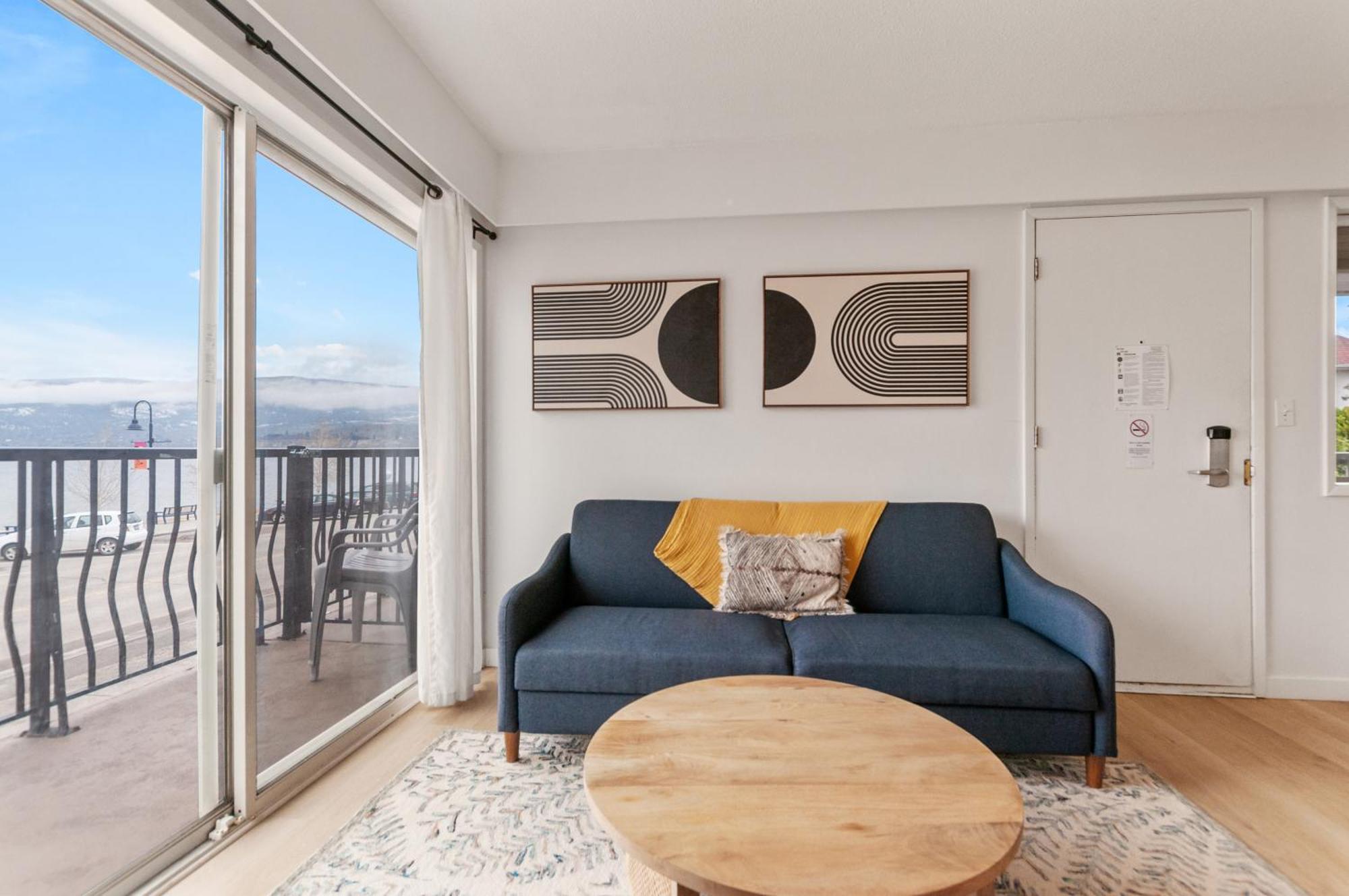 Okanagan Lakefront Resort Пентиктън Екстериор снимка