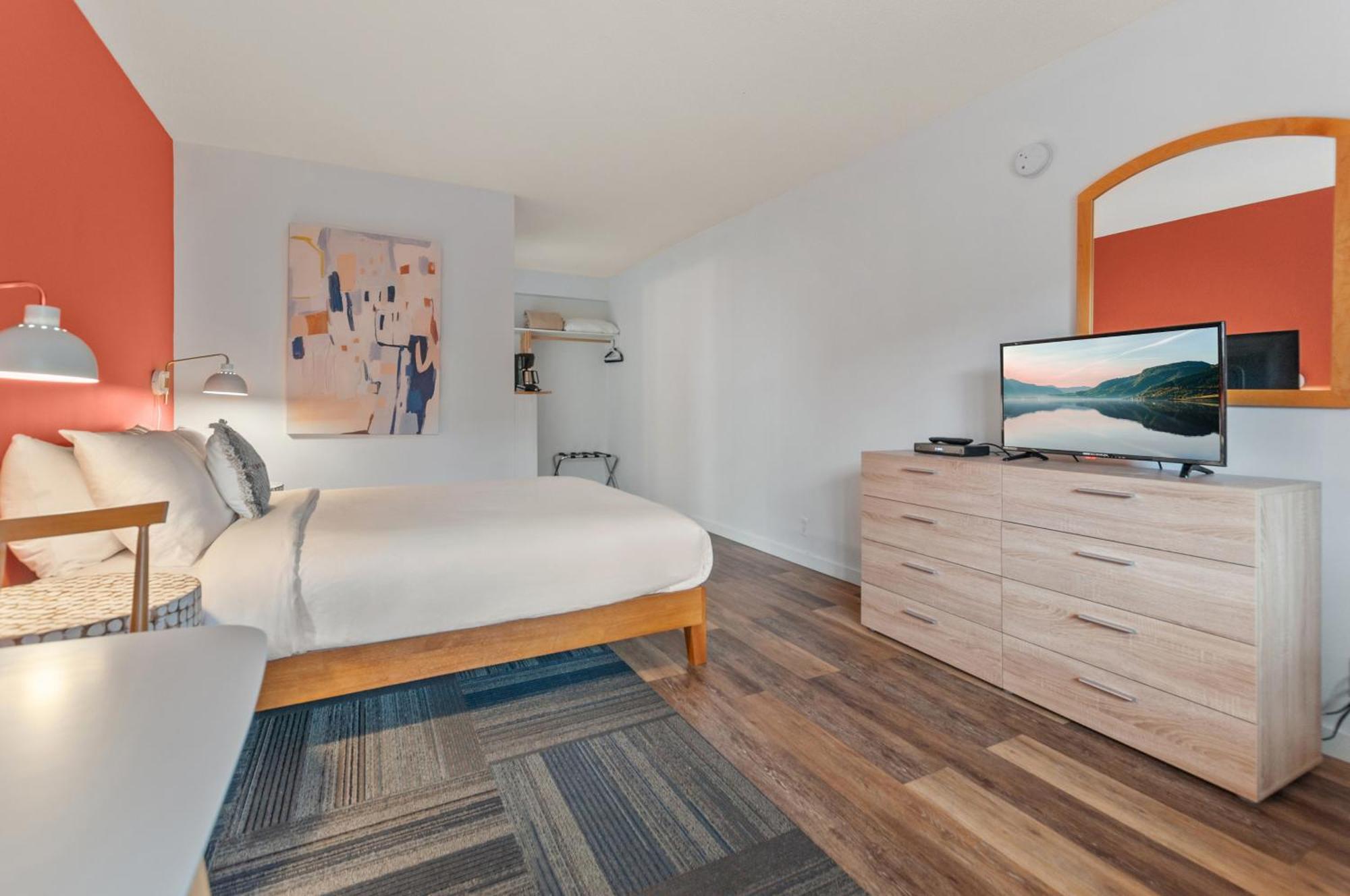 Okanagan Lakefront Resort Пентиктън Екстериор снимка