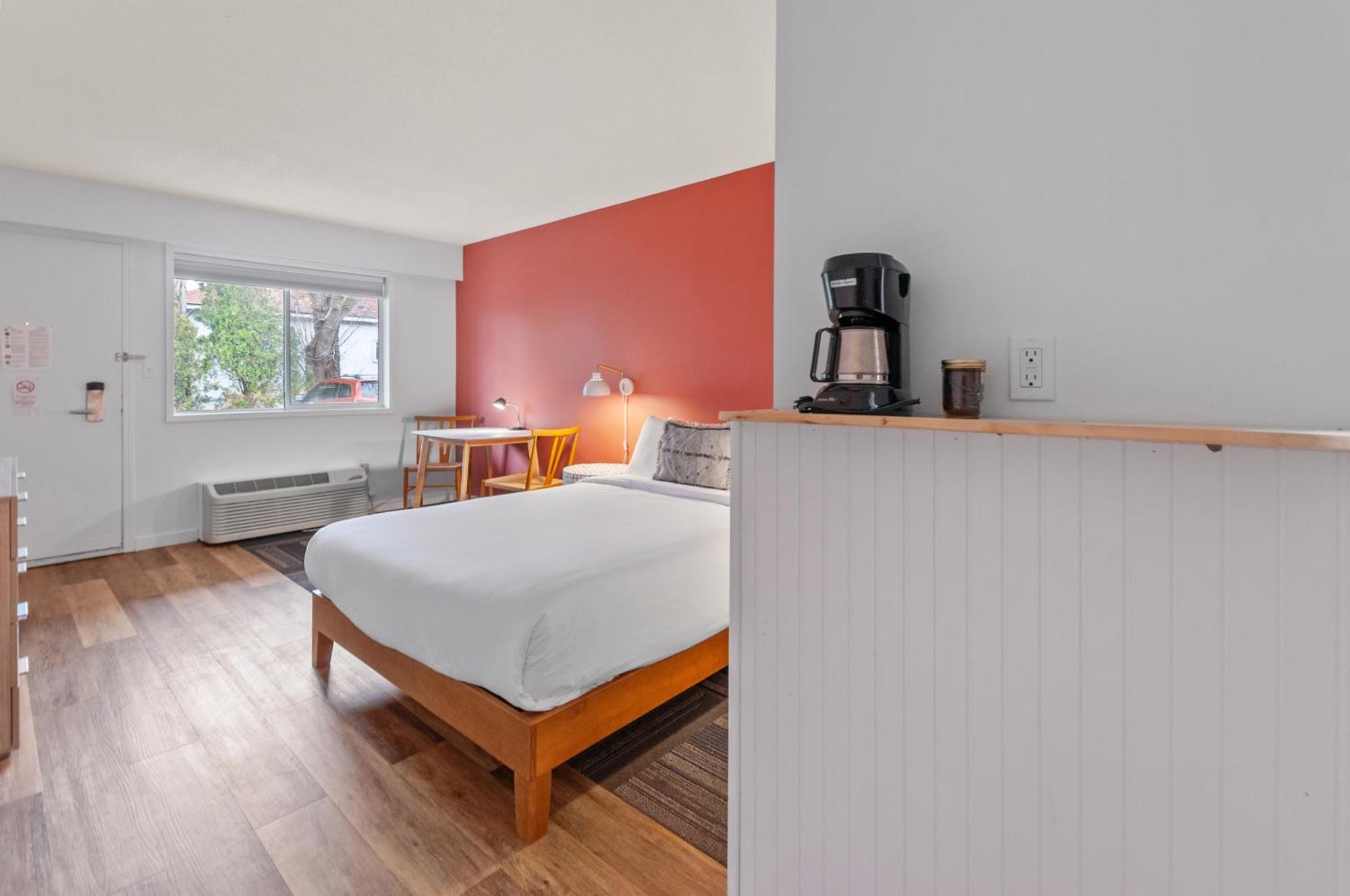 Okanagan Lakefront Resort Пентиктън Екстериор снимка