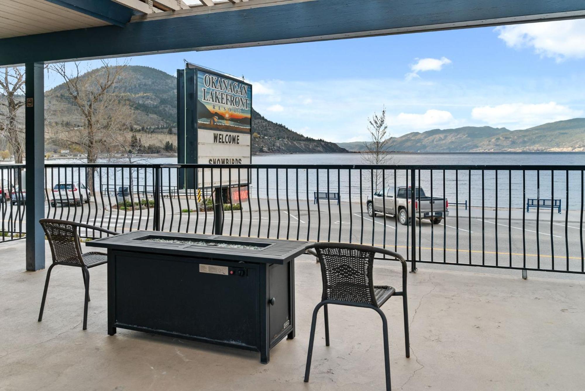 Okanagan Lakefront Resort Пентиктън Екстериор снимка