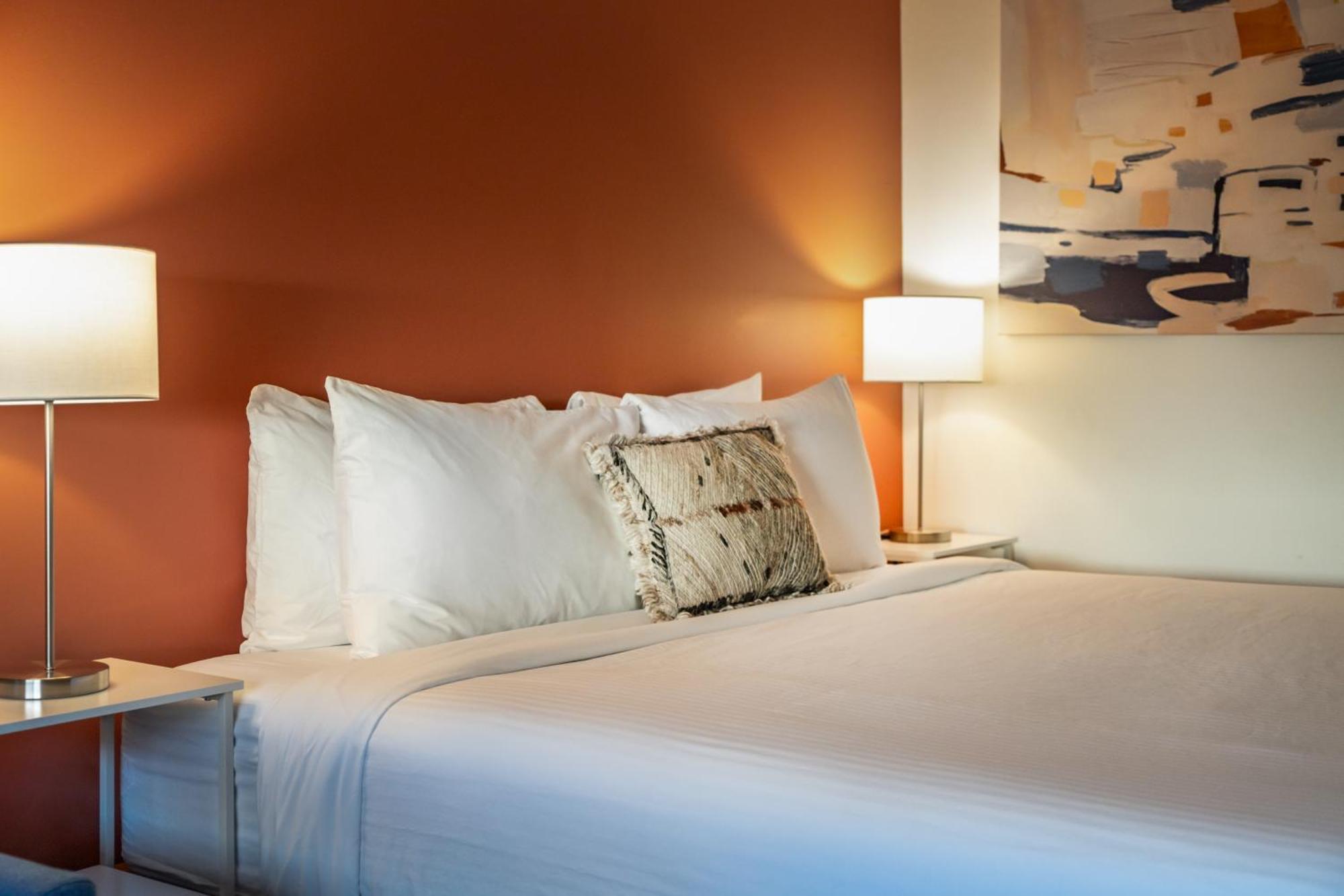 Okanagan Lakefront Resort Пентиктън Екстериор снимка