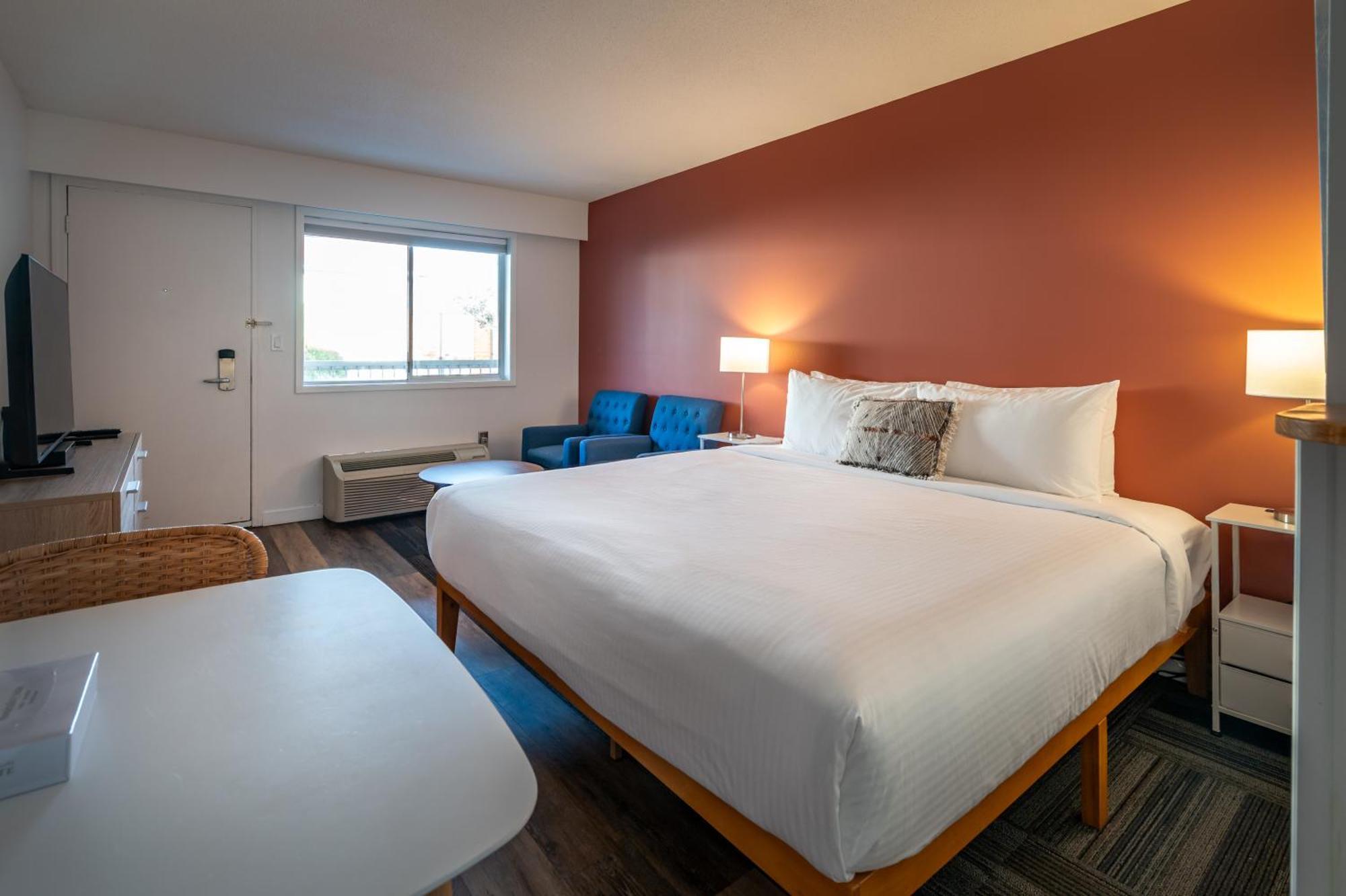 Okanagan Lakefront Resort Пентиктън Екстериор снимка