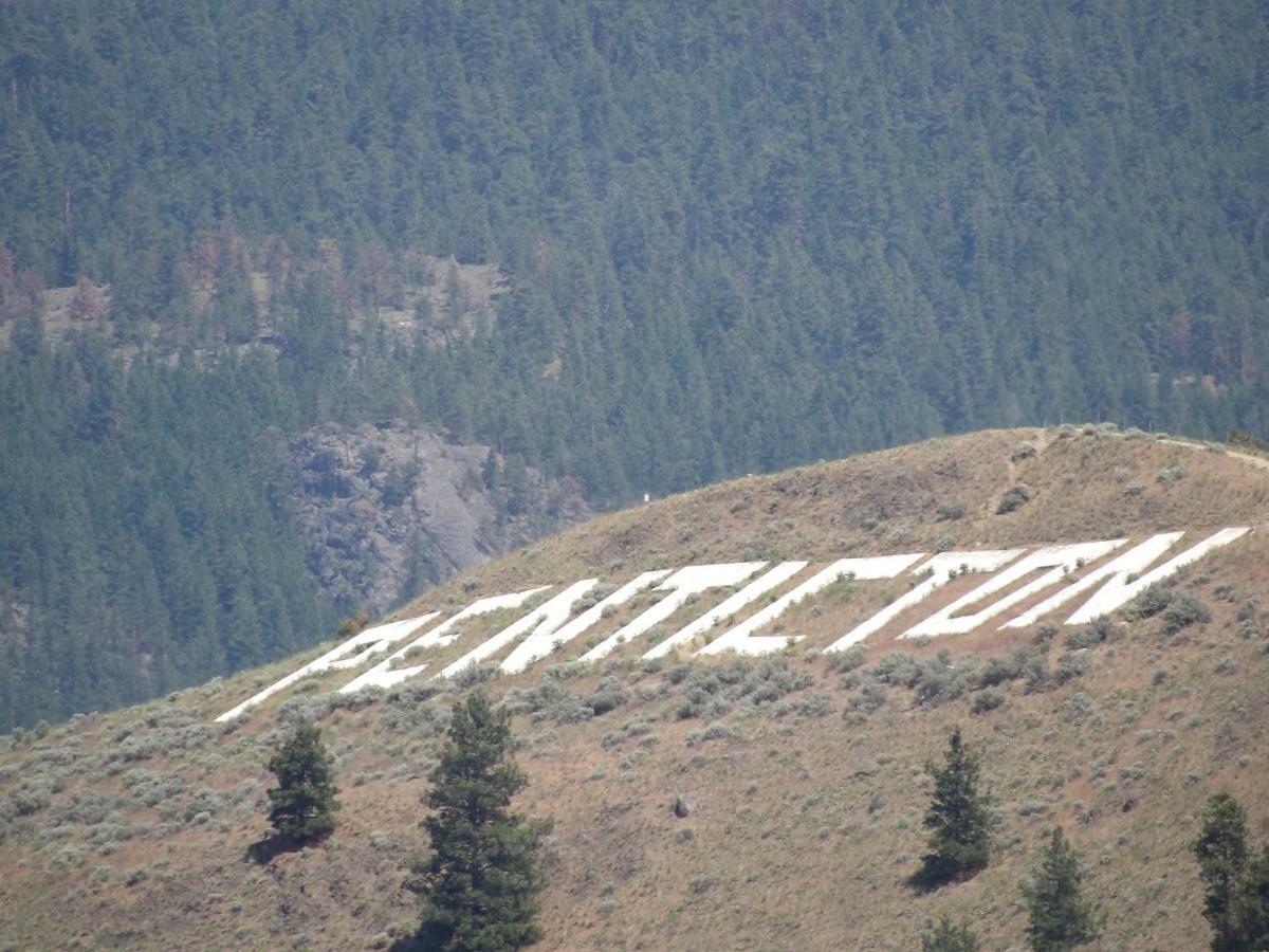 Okanagan Lakefront Resort Пентиктън Екстериор снимка