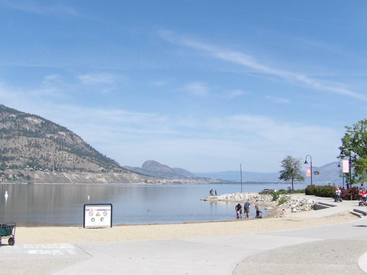 Okanagan Lakefront Resort Пентиктън Екстериор снимка